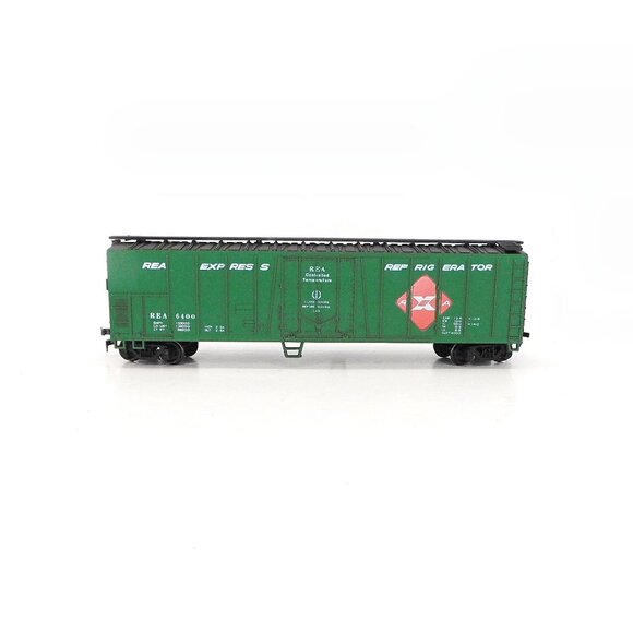 Life-Like Trains Green REA Refrigerator Car Model HO T588 - Picture 3 of 12
